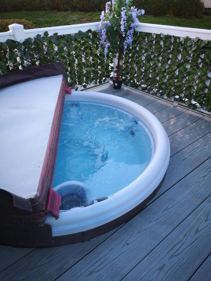 Hot Tub Hols 61 Kingfisher Court Hotel Tattershall Bagian luar foto